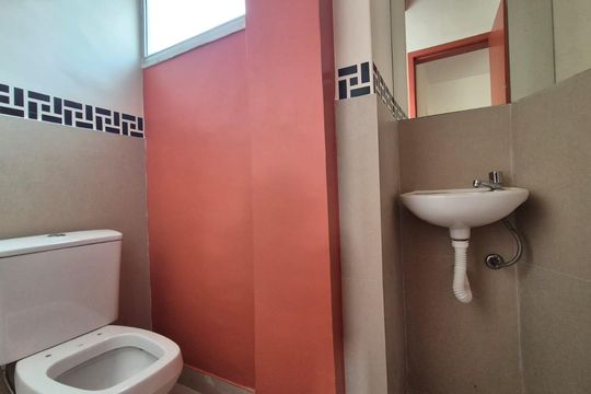 Banheiro de serviço de apartamento para alugar com 3 quartos, 86m² em Cruzeiro, Belo Horizonte