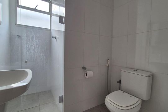 Banheiro social de apartamento para alugar com 3 quartos, 86m² em Cruzeiro, Belo Horizonte