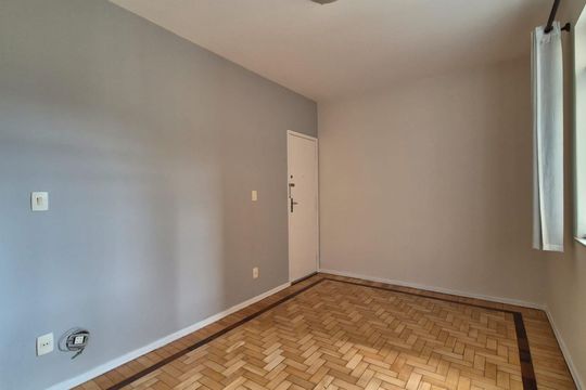 Sala de apartamento para alugar com 3 quartos, 86m² em Cruzeiro, Belo Horizonte