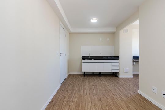Sala/ Cozinha de apartamento para alugar com 2 quartos, 28m² em Jardim Aeroporto, São Paulo