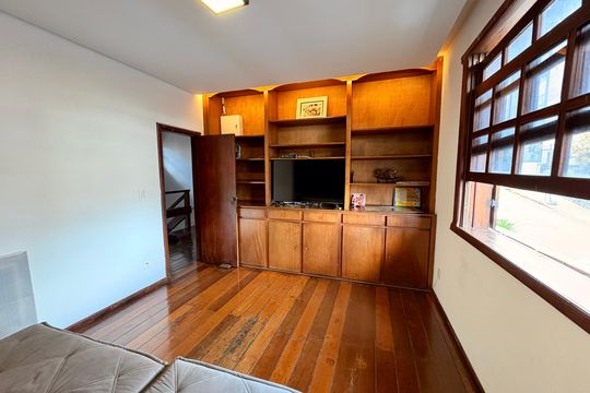 Casa para alugar com 5 quartos, 380m² em Palmares, Belo Horizonte