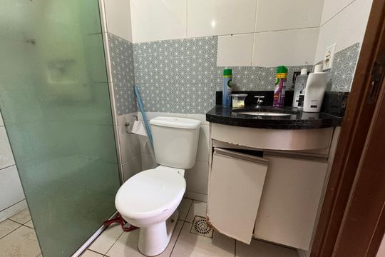 Banheiro da Suíte de apartamento à venda com 1 quarto, 42m² em Samambaia, Brasília