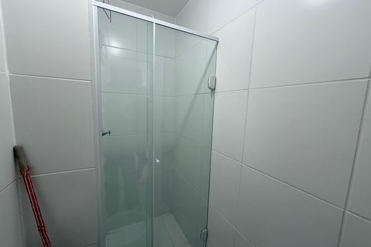 Banheiro de apartamento para alugar com 2 quartos, 33m² em Jardim Caravelas, São Paulo