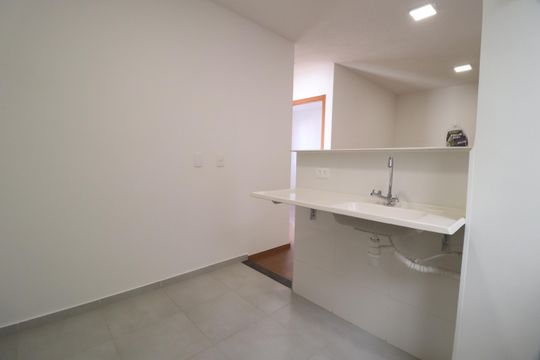 Cozinha de apartamento para alugar com 2 quartos, 42m² em Jardim Patricia, Uberlândia