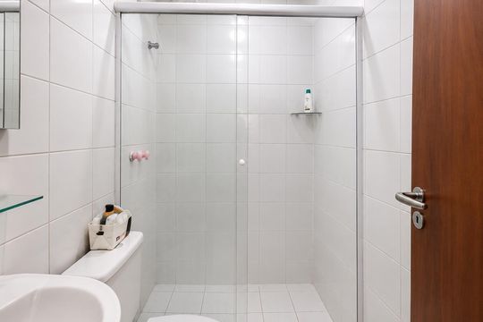 Banheiro de kitnet/studio à venda com 1 quarto, 27m² em SGAN 912, Brasília