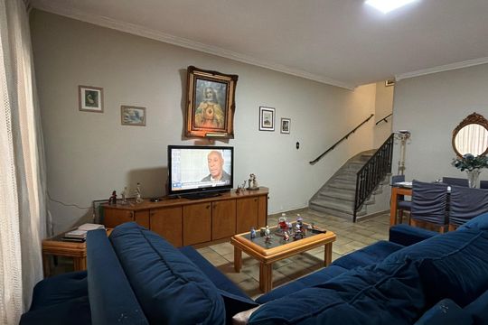Casa à venda com 3 quartos, 196m² em Vila Bertioga, São Paulo