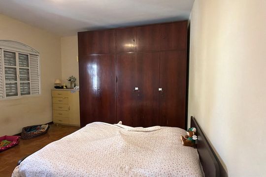 Casa à venda com 3 quartos, 196m² em Vila Bertioga, São Paulo