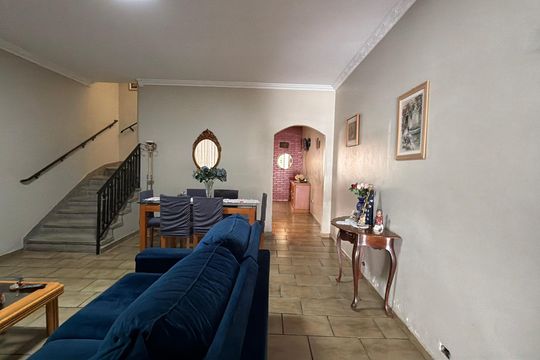 Casa à venda com 3 quartos, 196m² em Vila Bertioga, São Paulo