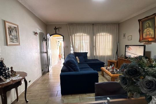 Casa à venda com 3 quartos, 196m² em Vila Bertioga, São Paulo