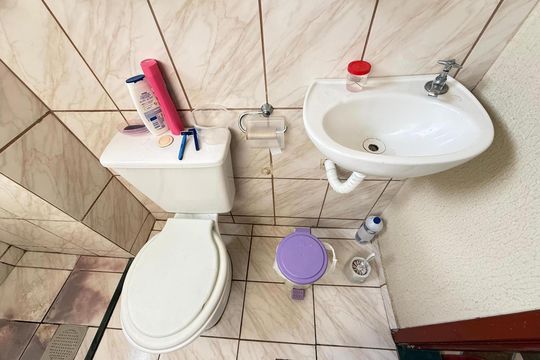 Banheiro social de apartamento à venda com 2 quartos, 44m² em Parque Maracana, Contagem