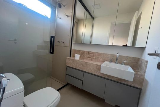 Banheiro de apartamento à venda com 2 quartos, 74m² em Funcionários, Belo Horizonte
