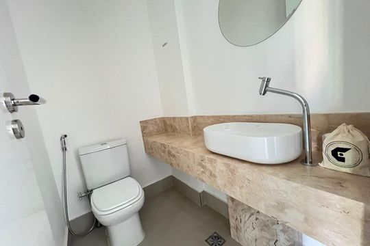 Banheiro de apartamento à venda com 2 quartos, 74m² em Funcionários, Belo Horizonte