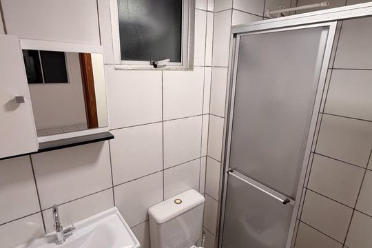 Banheiro de apartamento para alugar com 2 quartos, 40m² em Agronomia, Porto Alegre