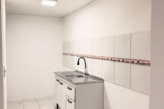 Cozinha de apartamento para alugar com 2 quartos, 40m² em Agronomia, Porto Alegre