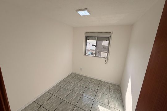 Quarto 1 de apartamento para alugar com 2 quartos, 40m² em Agronomia, Porto Alegre