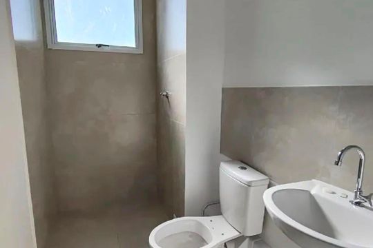 Banheiro de apartamento para alugar com 2 quartos, 53m² em Chácaras Reunidas São Jorge, Sorocaba