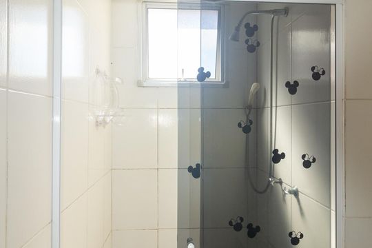Banheiro de apartamento para alugar com 2 quartos, 40m² em Cosmos, Rio de Janeiro