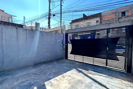 Garagem de casa para alugar com 2 quartos, 63m² em Vila Carmela Ii, Guarulhos