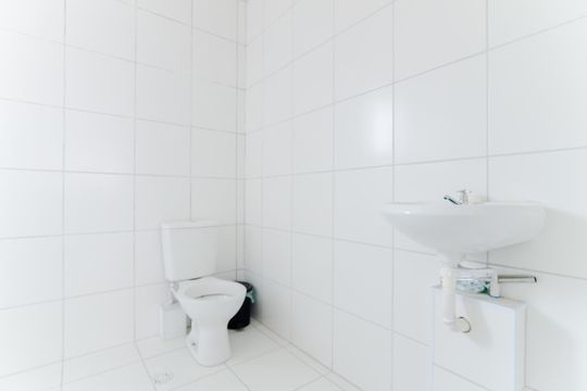 Banheiro de apartamento para alugar com 2 quartos, 47m² em Vila Alzira, Guarulhos