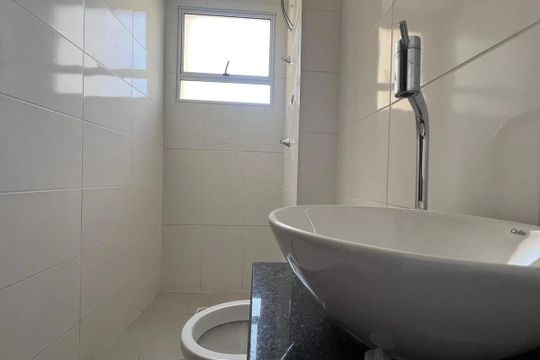 Banheiro de apartamento para alugar com 2 quartos, 50m² em Braúnas, Belo Horizonte