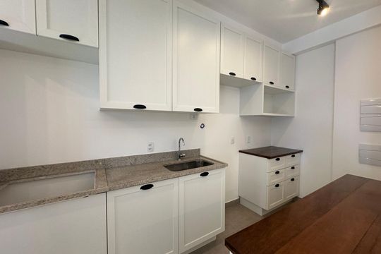 Cozinha de apartamento para alugar com 2 quartos, 88m² em Alphaville, Barueri
