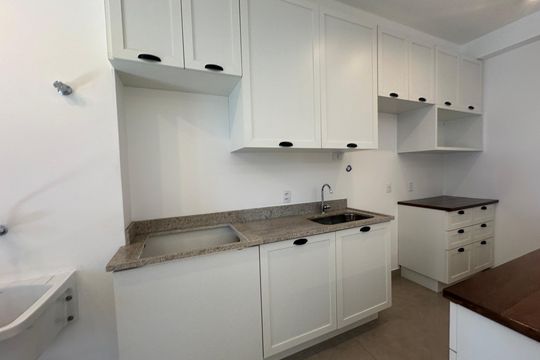 Cozinha de apartamento para alugar com 2 quartos, 88m² em Alphaville, Barueri