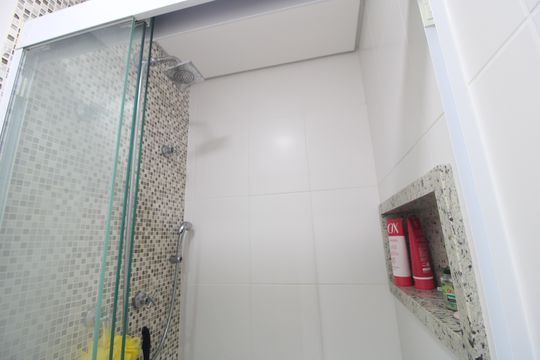 Banheiro comum de apartamento para alugar com 2 quartos, 73m² em Vila Castelo, São Paulo