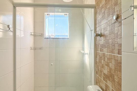 Banheiro de apartamento para alugar com 2 quartos, 64m² em Ingleses do Rio Vermelho, Florianópolis
