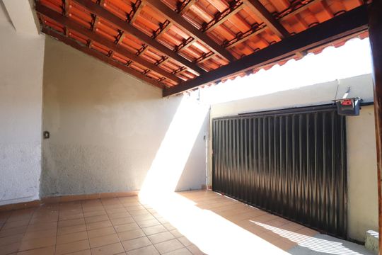 Garagem de casa para alugar com 2 quartos, 150m² em Jaraguá, Uberlândia