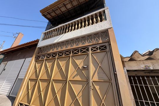 Fachada de casa para alugar com 5 quartos, 158m² em Vila Sao Pedro, Santo André