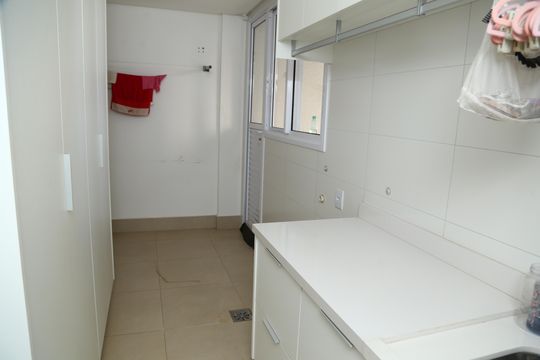 Cozinha e Área de Serviço de apartamento para alugar com 4 quartos, 227m² em Setor Marista, Goiânia