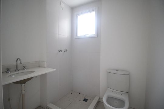 Banheiro de apartamento à venda com 2 quartos, 80m² em Jardim Carvalho, Porto Alegre