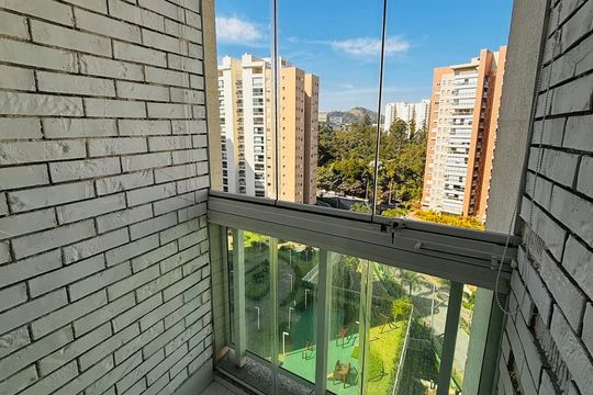 Varanda suíte 3 de apartamento para alugar com 3 quartos, 172m² em Tamboré, Santana de Parnaíba