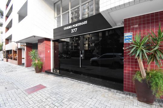 Fachada de kitnet/studio para alugar com 1 quarto, 36m² em Centro, Curitiba