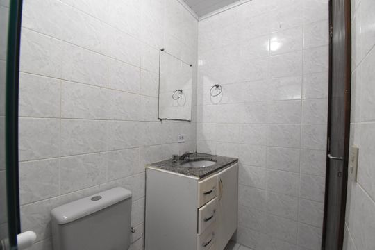 Banheiro da Suíte de kitnet/studio para alugar com 1 quarto, 36m² em Centro, Curitiba