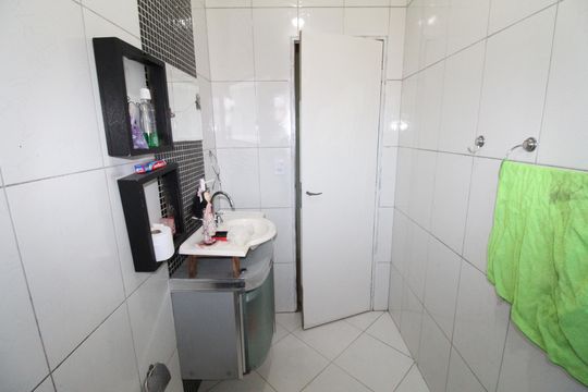Banheiro da Suíte de casa para alugar com 2 quartos, 450m² em Parque Interlagos, São José dos Campos