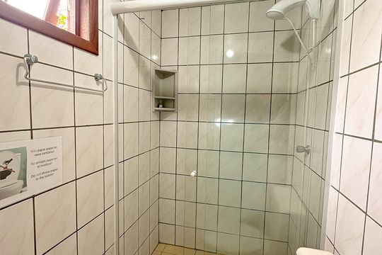 Banheiro da Suíte de casa para alugar com 3 quartos, 200m² em Ingleses Norte, Florianópolis