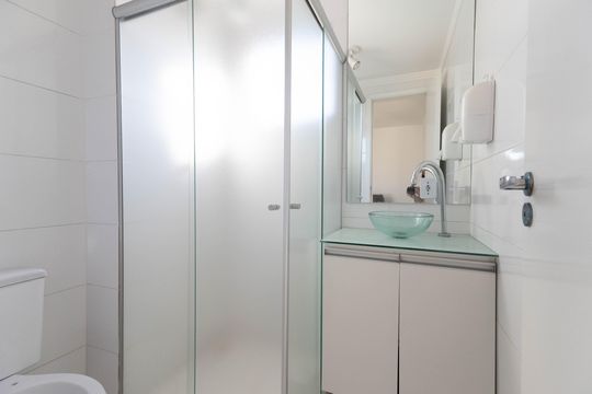 Banheiro  de apartamento para alugar com 2 quartos, 44m² em Vila Nova Carolina, São Paulo