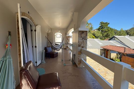 Varanda de casa de condomínio para alugar com 5 quartos, 1932m² em Mosela, Petrópolis