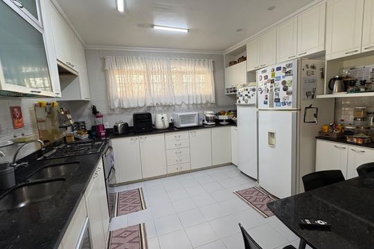 Cozinha de casa de condomínio para alugar com 5 quartos, 1932m² em Mosela, Petrópolis
