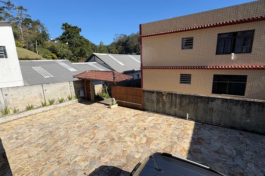 Quintal de casa de condomínio para alugar com 5 quartos, 1932m² em Mosela, Petrópolis