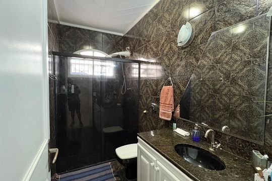 Banheiro Corredor de casa de condomínio para alugar com 5 quartos, 1932m² em Mosela, Petrópolis