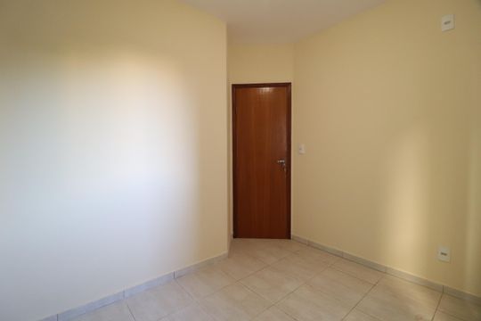 Quarto 1 de apartamento para alugar com 2 quartos, 55m² em Santa Mônica, Uberlândia