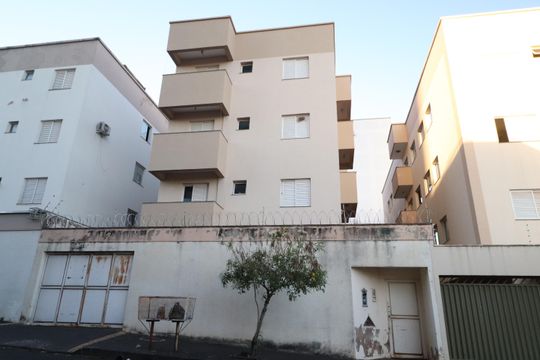 Fachada de apartamento para alugar com 2 quartos, 55m² em Santa Mônica, Uberlândia