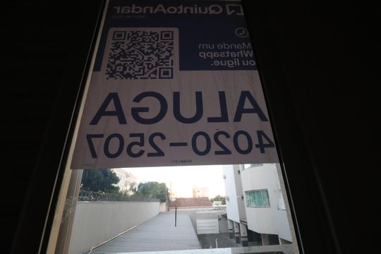 Plaquinha de apartamento para alugar com 2 quartos, 55m² em Santa Mônica, Uberlândia