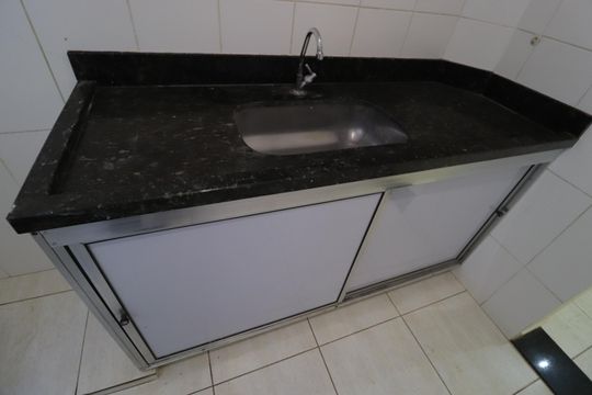 Cozinha de apartamento para alugar com 2 quartos, 55m² em Santa Mônica, Uberlândia