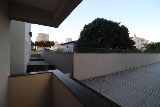Sacada do Quarto 2 de apartamento para alugar com 2 quartos, 55m² em Santa Mônica, Uberlândia