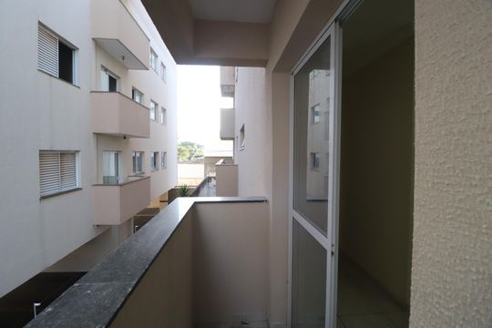 Sacada da Sala de apartamento para alugar com 2 quartos, 55m² em Santa Mônica, Uberlândia