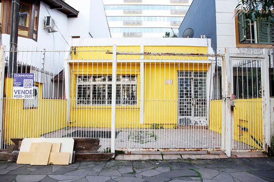 Fachada de casa para alugar com 2 quartos, 100m² em Menino Deus, Porto Alegre