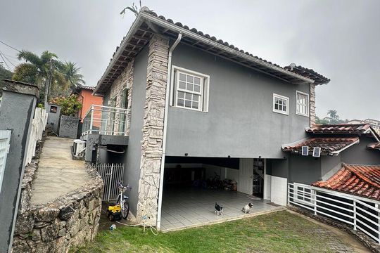 Fachada de casa de condomínio à venda com 4 quartos, 377m² em Badu, Niterói